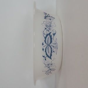 Glassbake Blue Onion By McKee 1 Quart Round No Lid